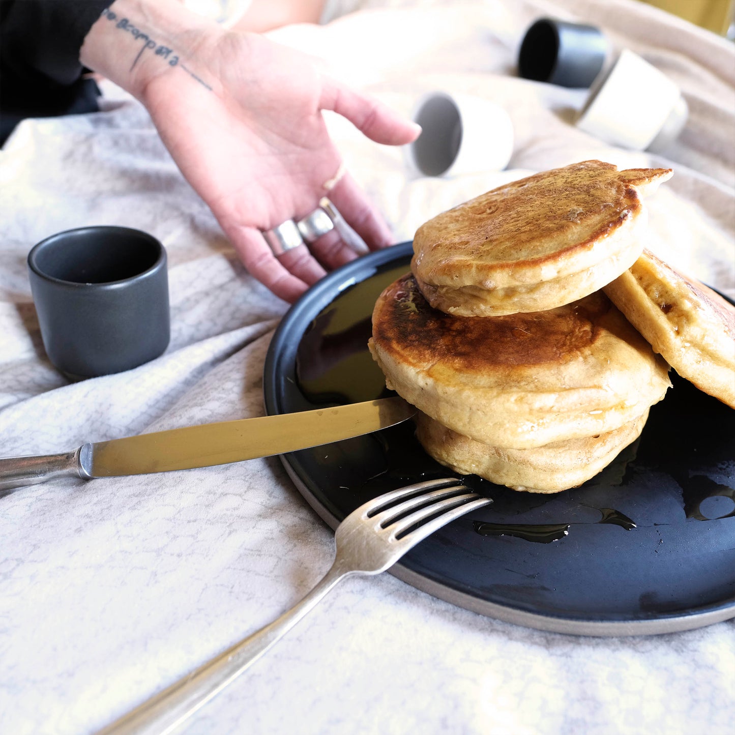Lietzensee – Brunch in Black & Dusty Rose – 4 Large Plates (with or without Dip Bowls)