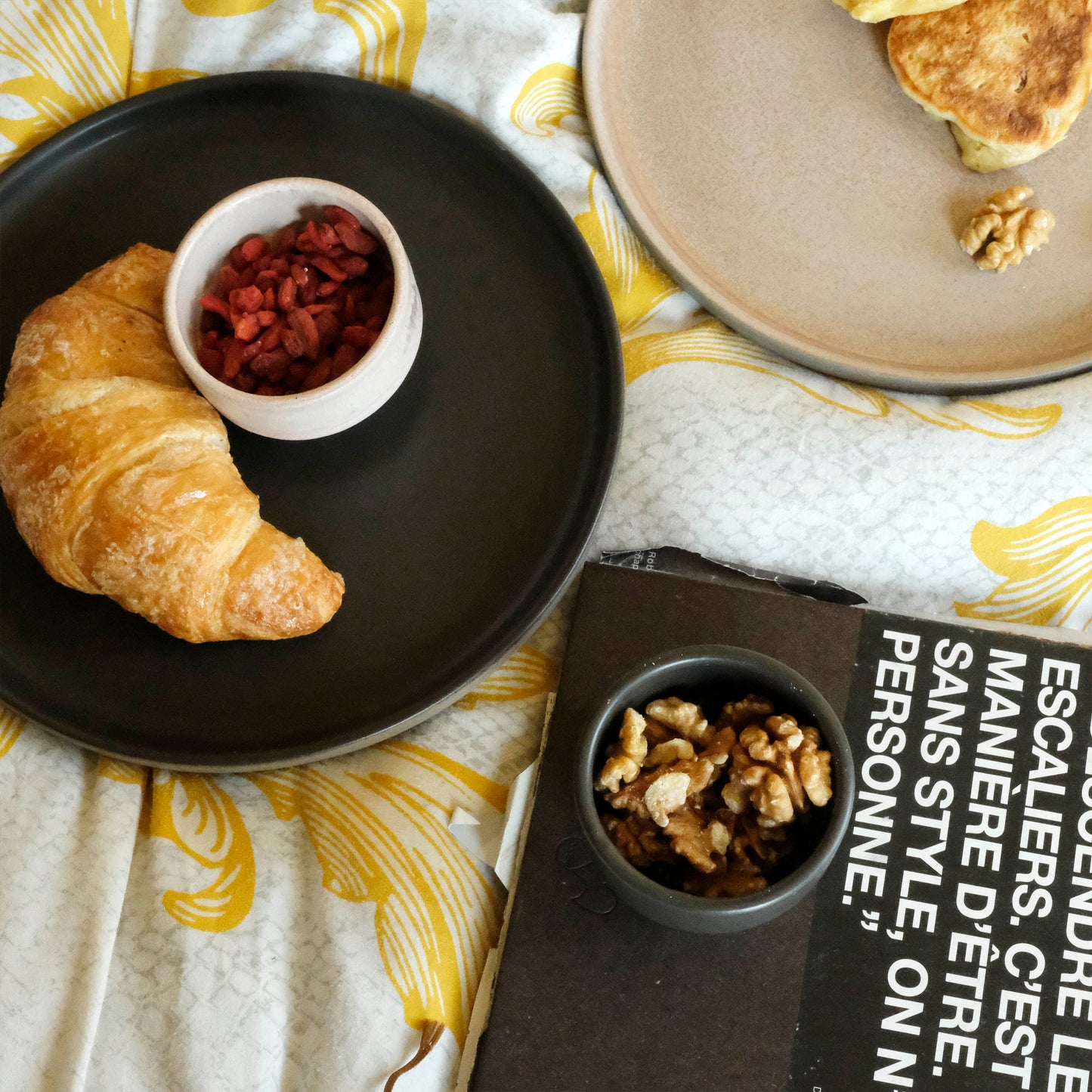 Lietzensee – Brunch in Black & Dusty Rose – 4 Large Plates (with or without Dip Bowls)