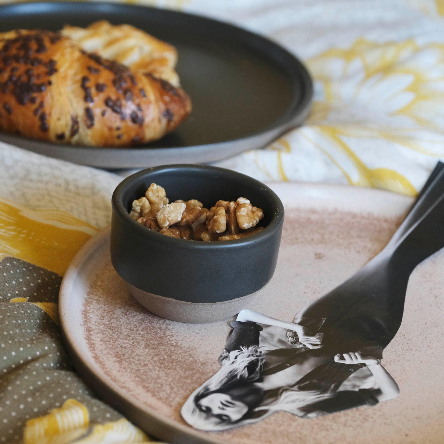 Lietzensee – Brunch in Black & Dusty Rose – 4 Large Plates (with or without Dip Bowls)