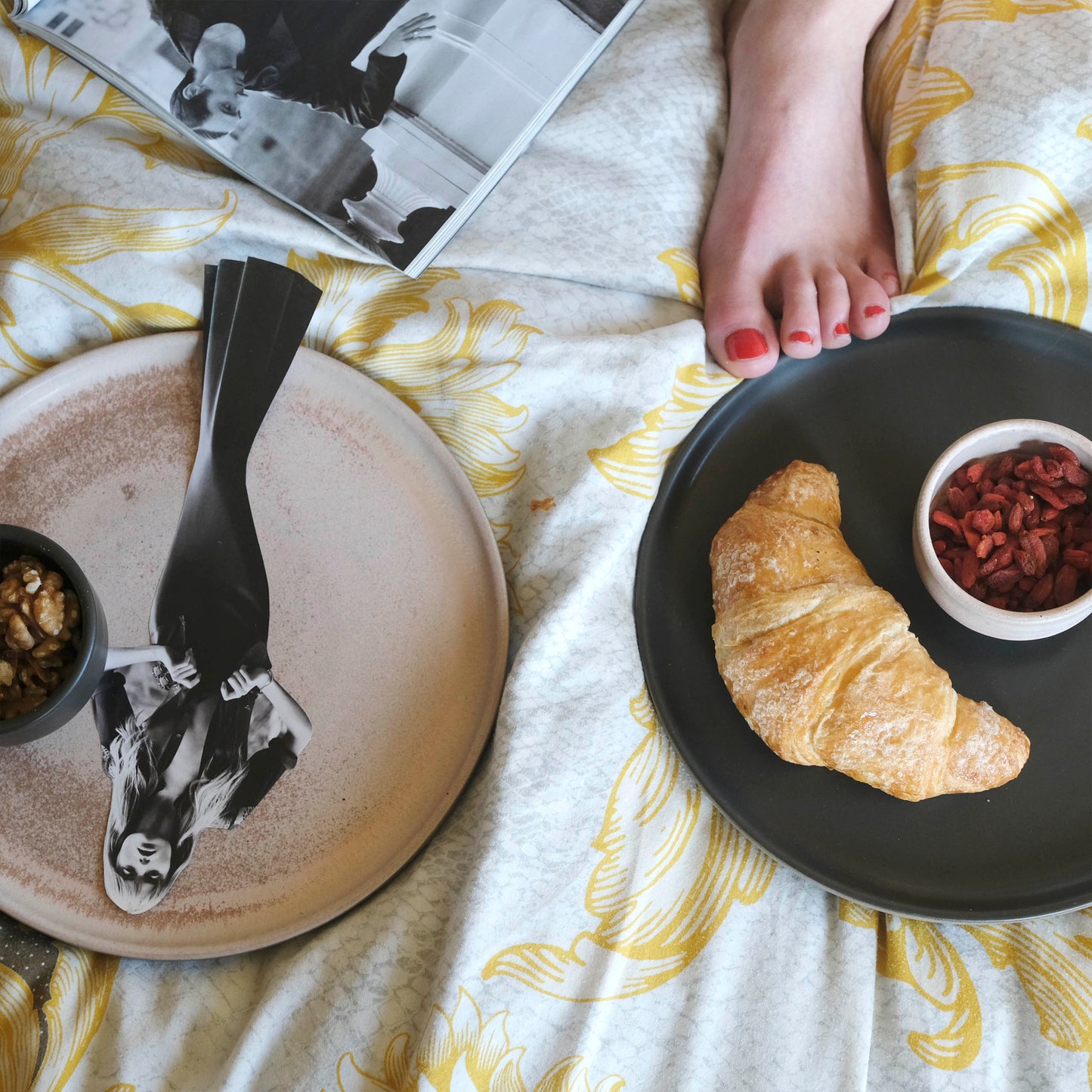 Lietzensee – Brunch in Black & Dusty Rose – 4 Large Plates (with or without Dip Bowls)